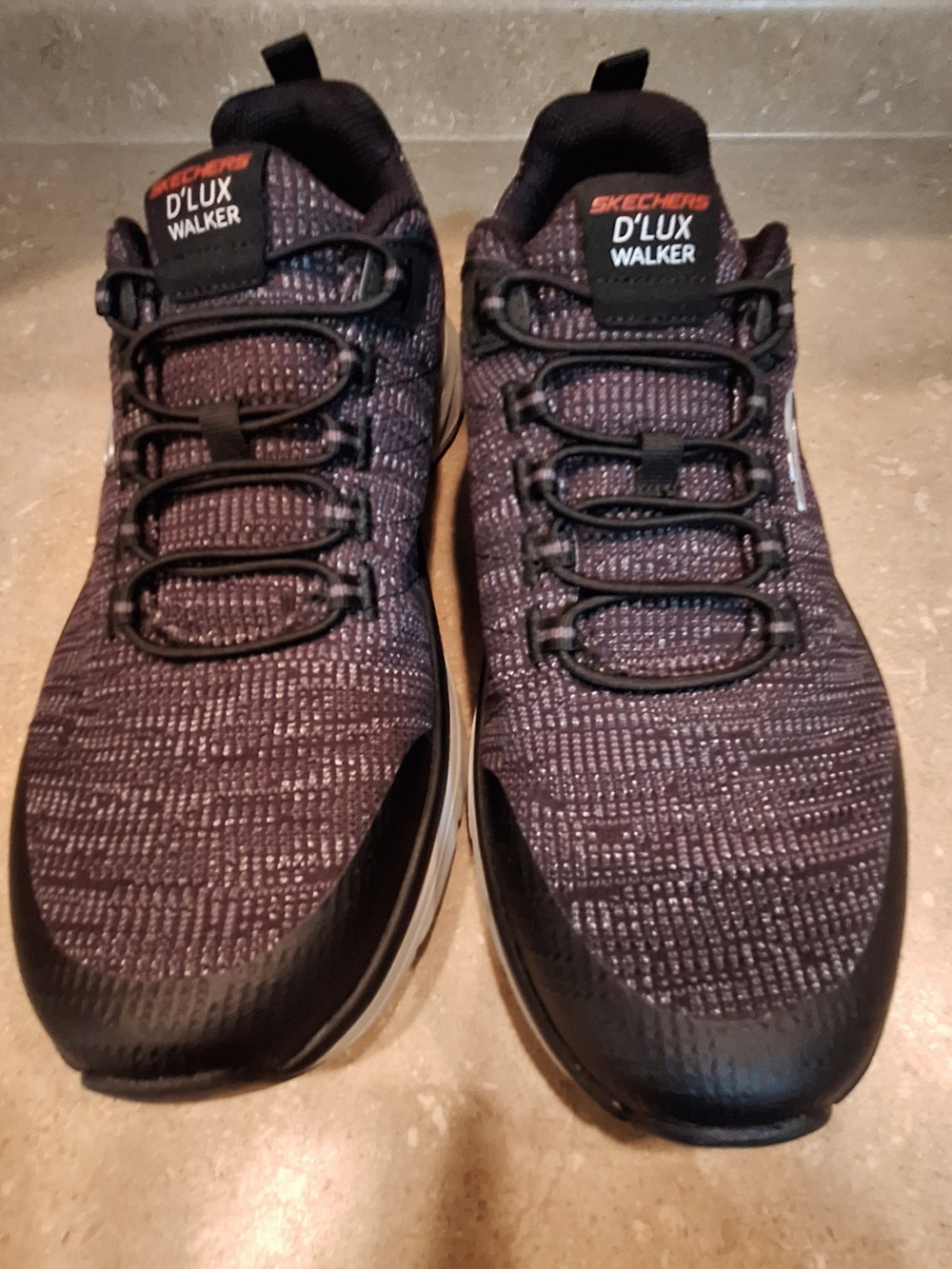Skechers D'Lux Walker Men's Athletic Sneakers. Like New. Sz 9.5